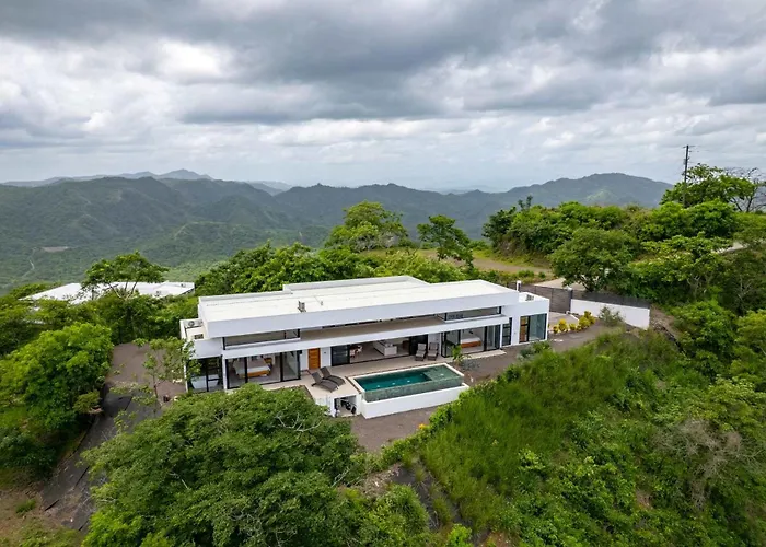 Mountainside With Modern Design Sweeping Ocean Views & Private Swimming Pool Holiday home *