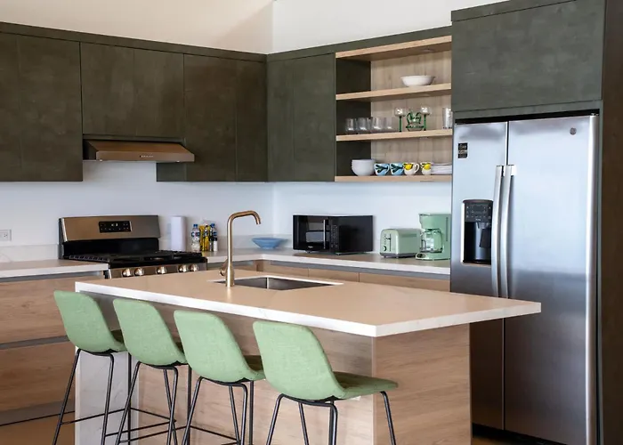 Mountainside With Modern Design Sweeping Ocean Views & Private Swimming Pool Holiday home *