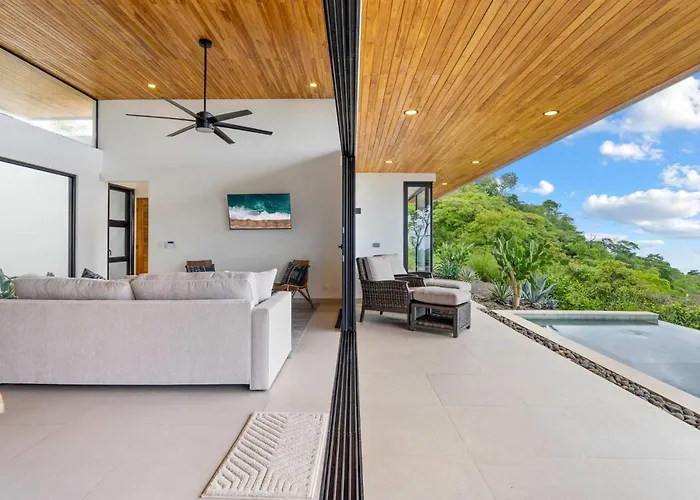 Holiday home Mountainside With Modern Design Sweeping Ocean Views & Private Swimming Pool